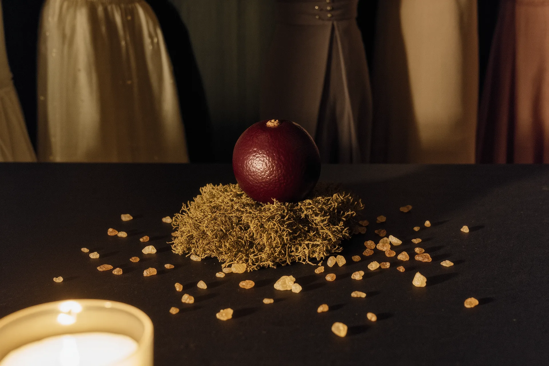Composition évoquant la bergamote, la mousse de chêne et le labdanum d'un parfum chypré